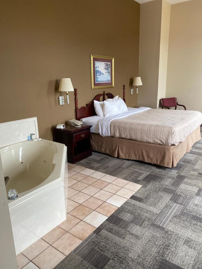 Collins Inn & Suites ภายนอก รูปภาพ